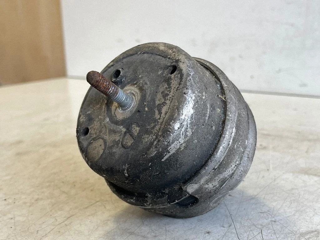Mootoripadi 8D0199379AG