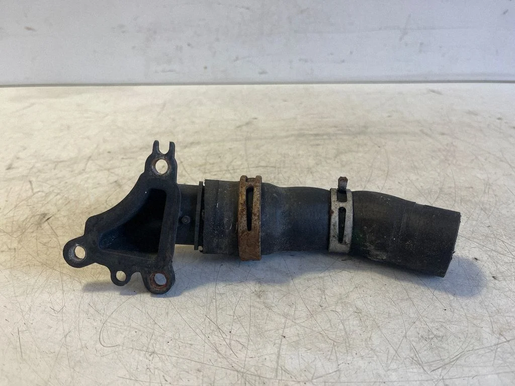 Engine coolant pipe/hose