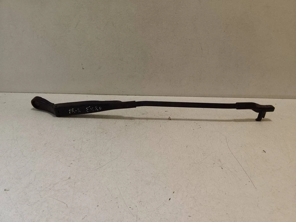 Front wiper blade arm – Volkswagen Passat B5.5 (2001-2005)