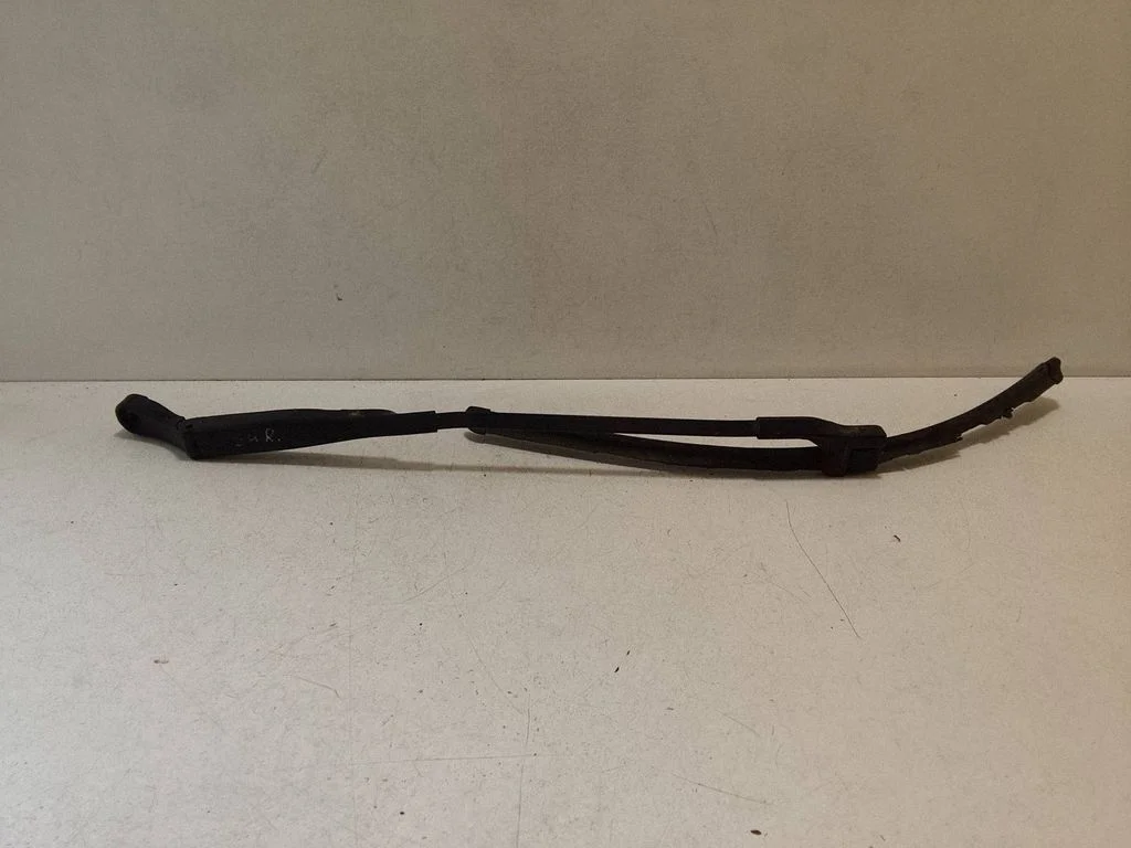 Front wiper blade arm – Volkswagen Passat B5.5 (2001-2005)