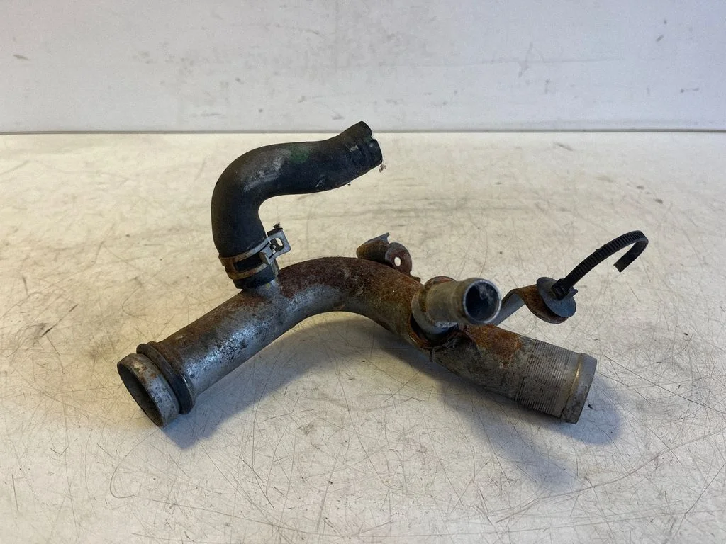 Engine coolant pipe/hose