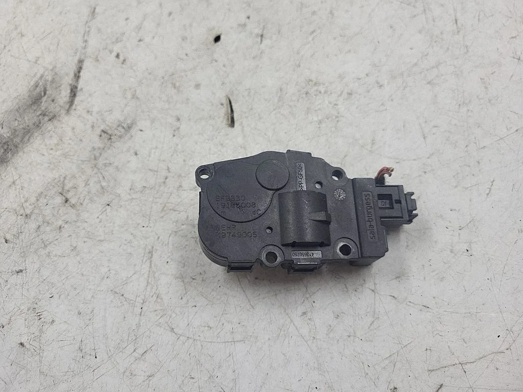 Gaisa aizvara motoriņš/aktuators K9749005