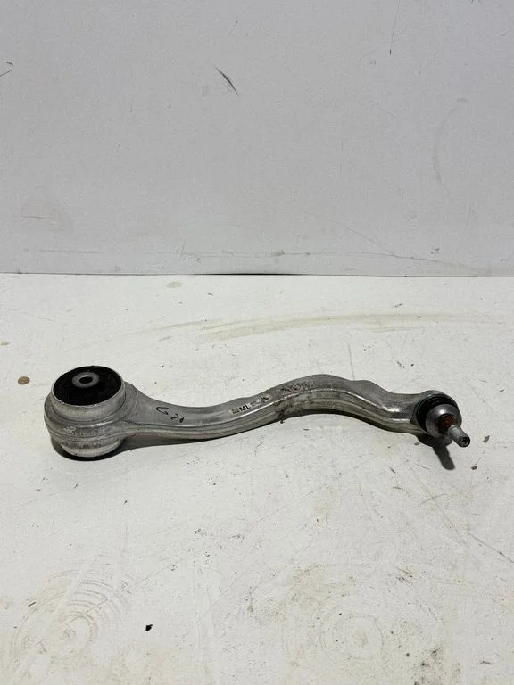 Front control arm 6879840
