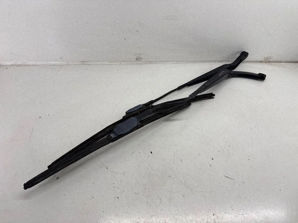 Front wiper blade arm FR3B17C495AA