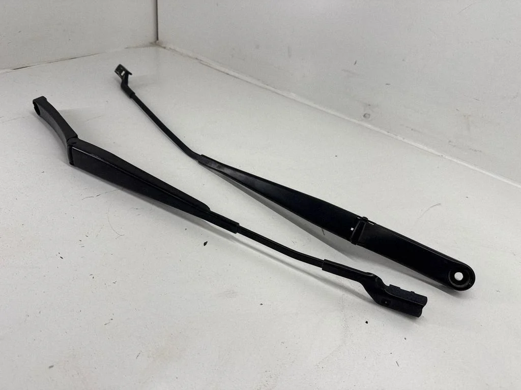 Front wiper blade arm 5NN955410B