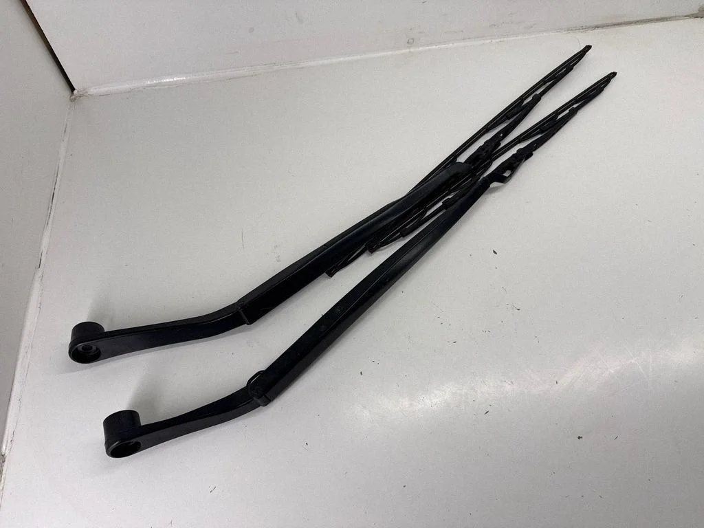 Front wiper blade arm 68082554AA