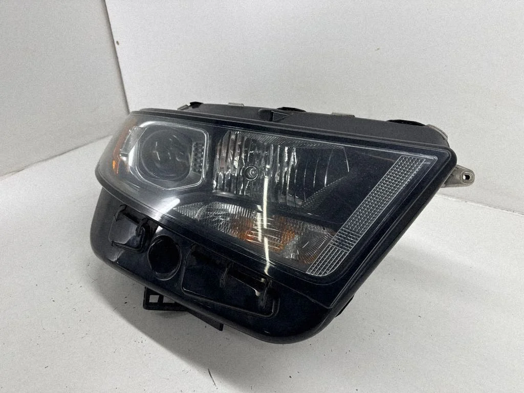 Priekšējais lukturis FT4B13W029