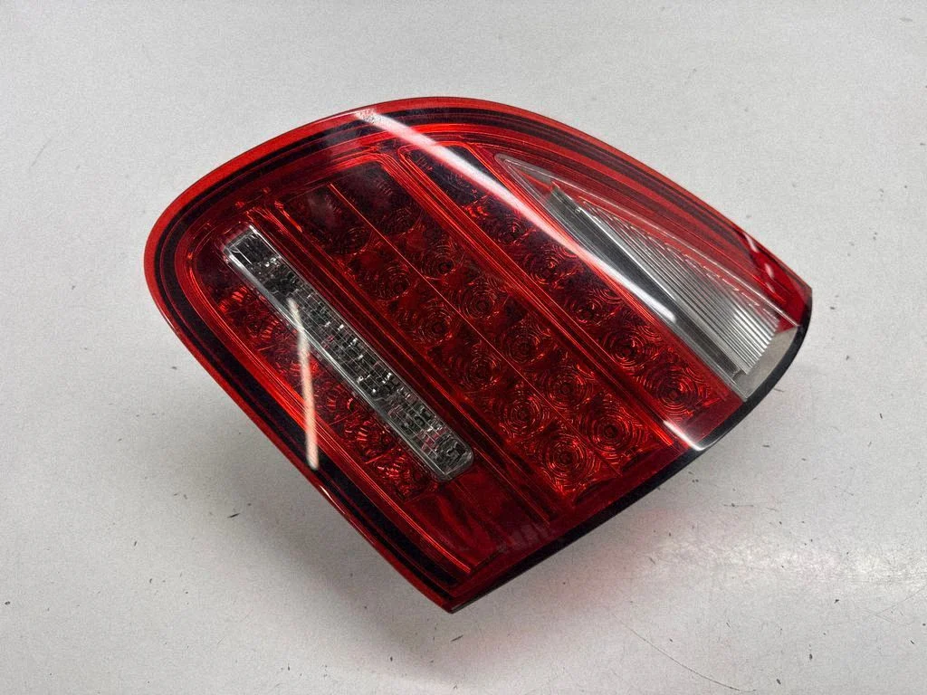 Tailgate rear/tail lights 7P5945094L