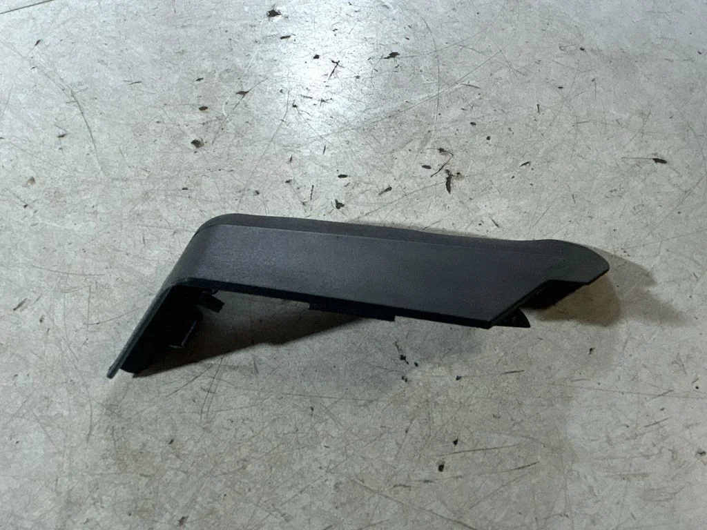 Rear/tail light trim molding 68175183AC