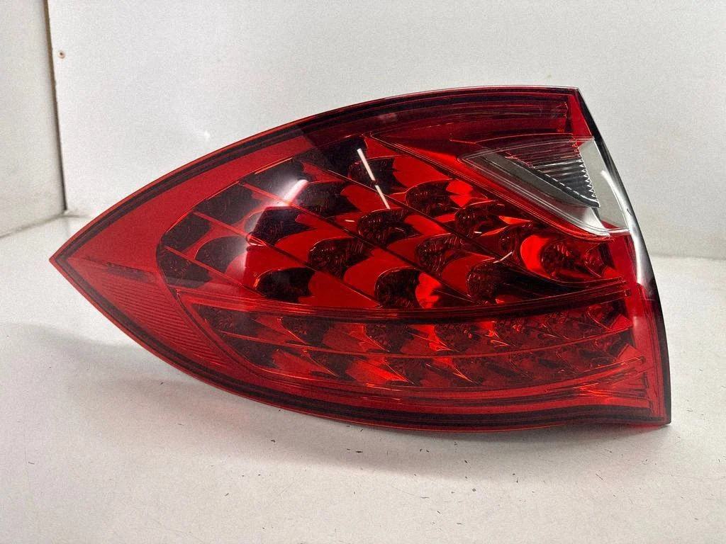 Rear/tail lights 7P5945095G