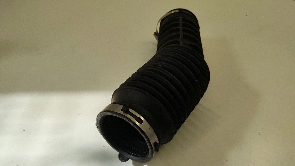 Air intake hose/pipe F2G39R504AB