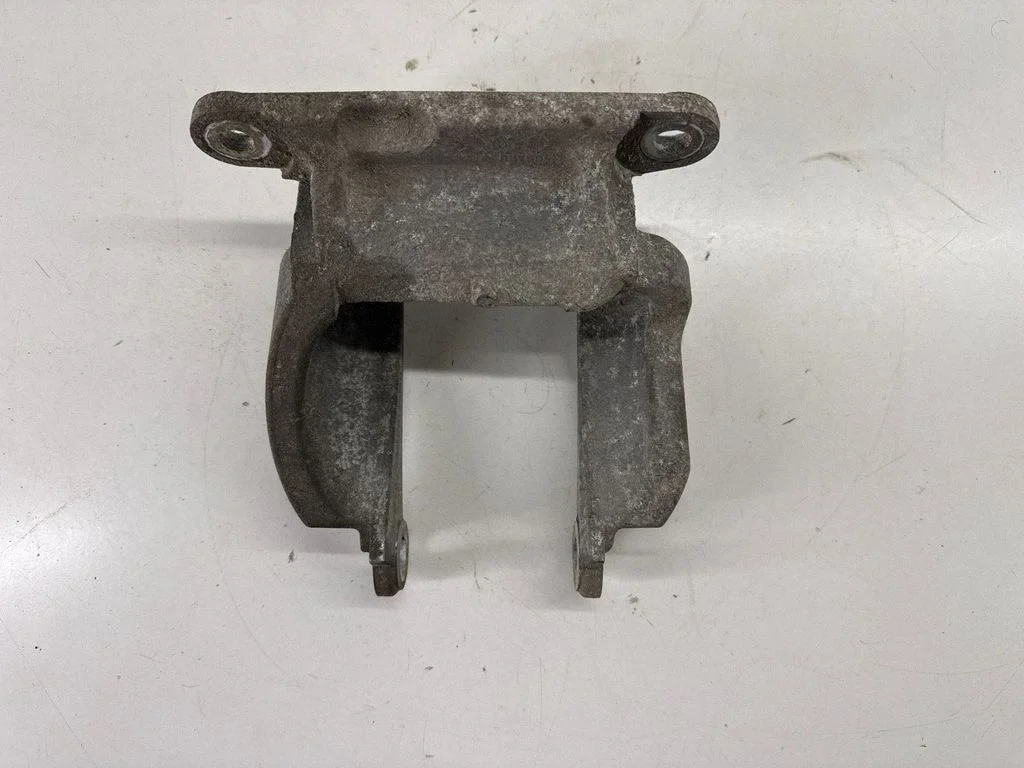 Engine mounting bracket 41032AJ20A