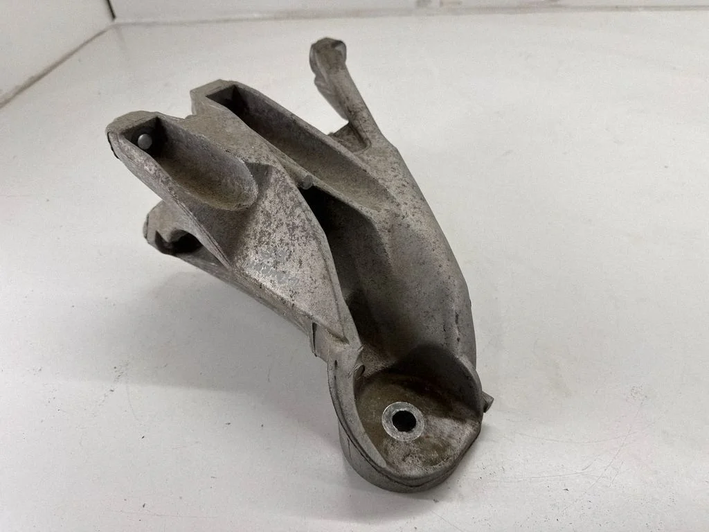 Engine mounting bracket 03H199308