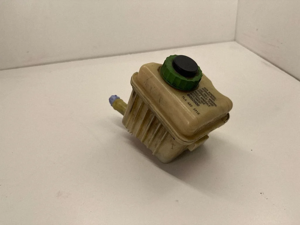 Power steering fluid tank/reservoir 7L6422371