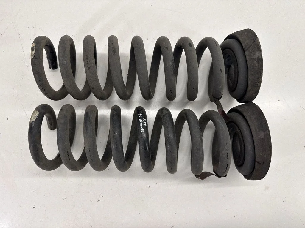 Rear coil spring 23341860