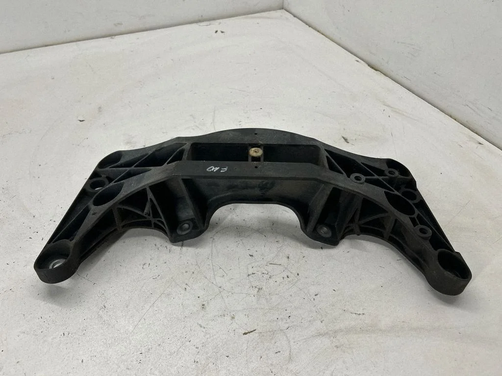 Gearbox mounting bracket 69261510
