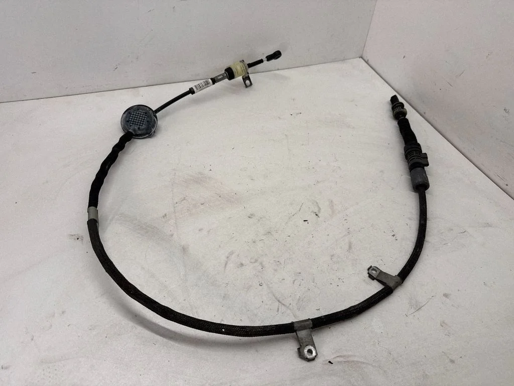 Gear shift cable linkage 84105594