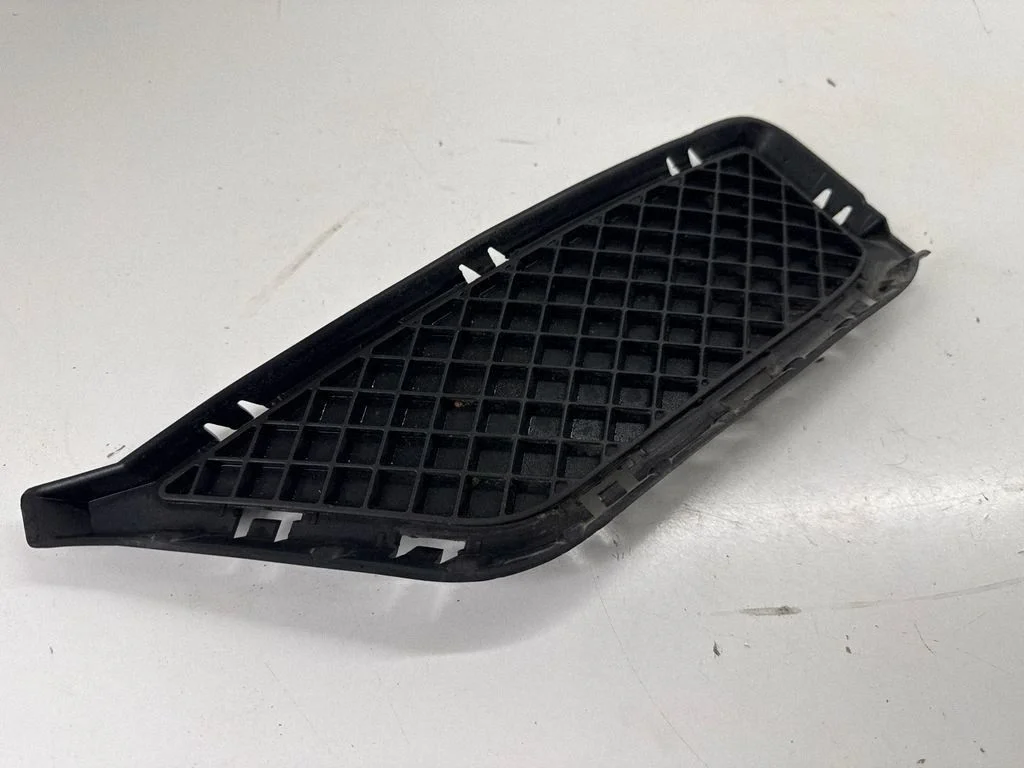Front bumper lower grill 7303755