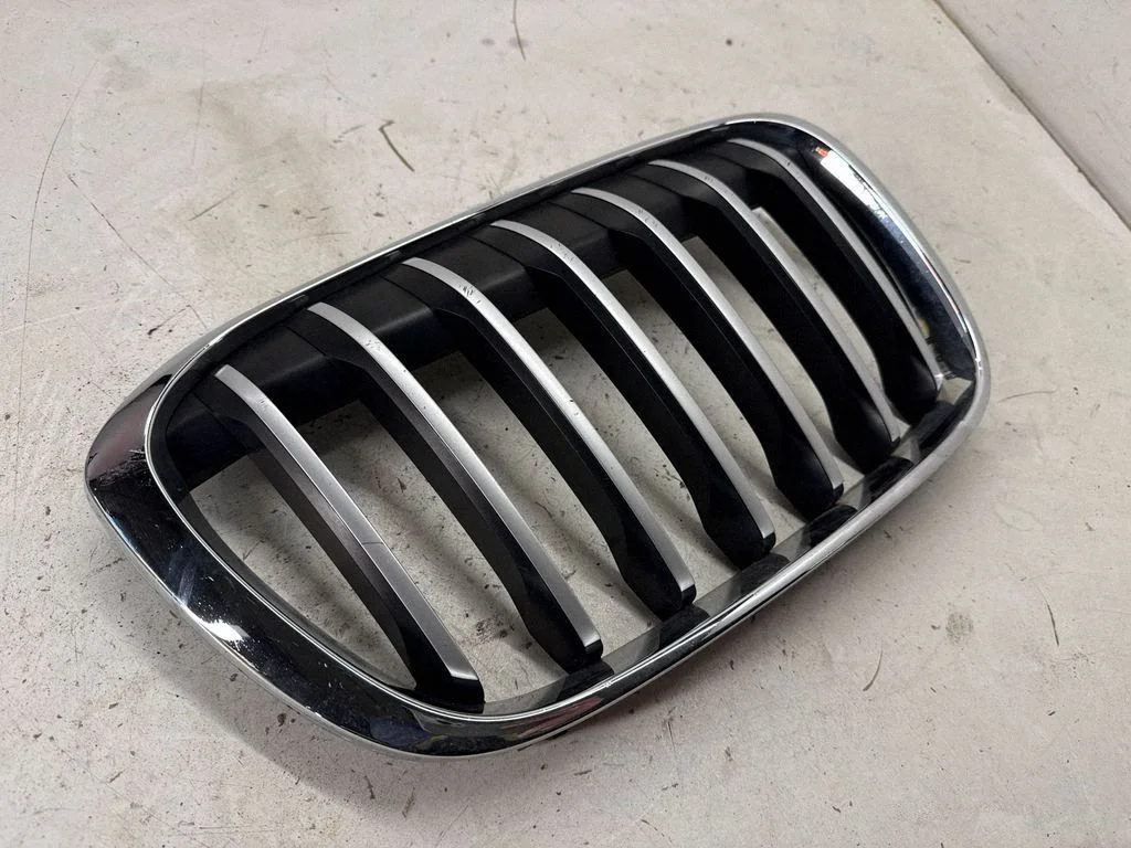 Front bumper upper radiator grill – BMW X1 F48 F49 (2015-2022)