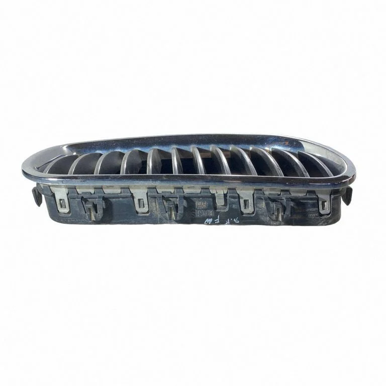 Front bumper upper radiator grill 7200728
