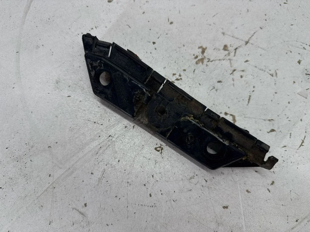 Front bumper mounting bracket DS7317D959 – Ford Fusion II (2013-)