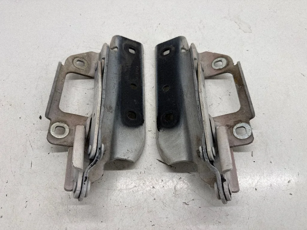 Motora pārsega eņģe (-es) 92235924