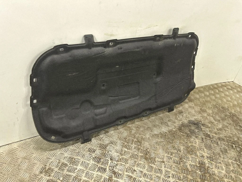 Garso izoliacija variklio dangčio