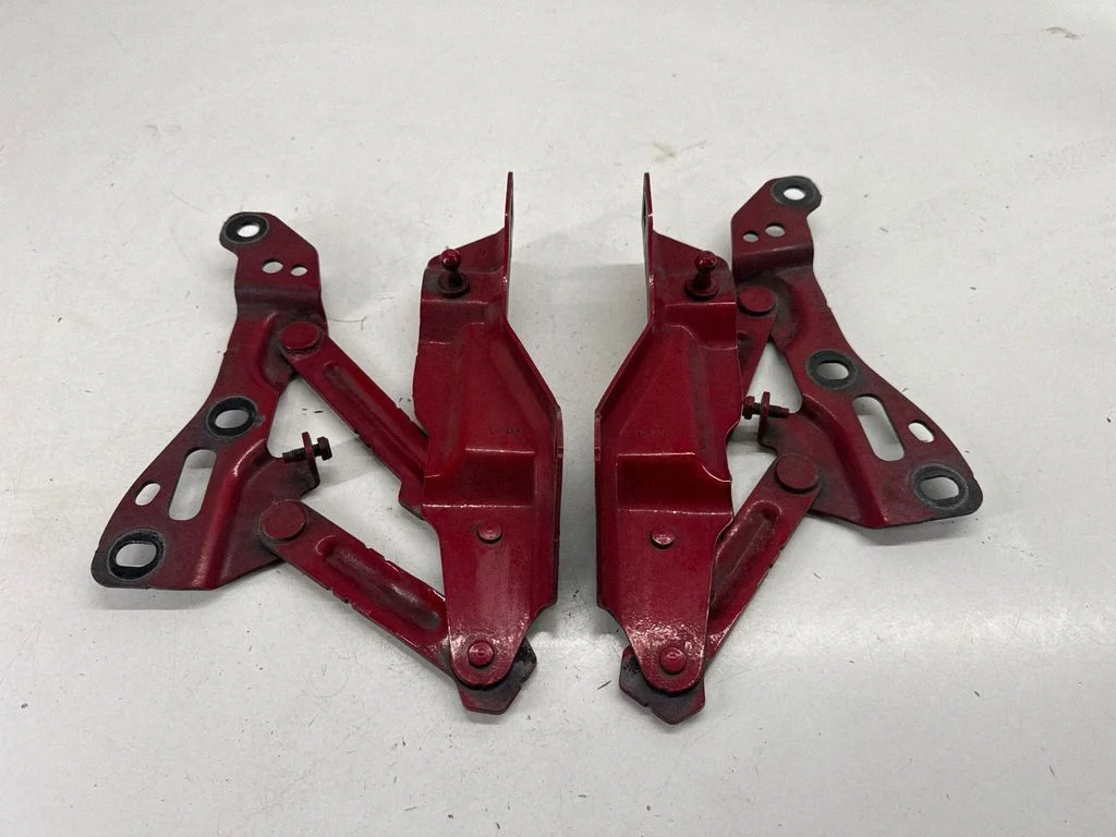 Engine bonnet/hood hinges 105804200B