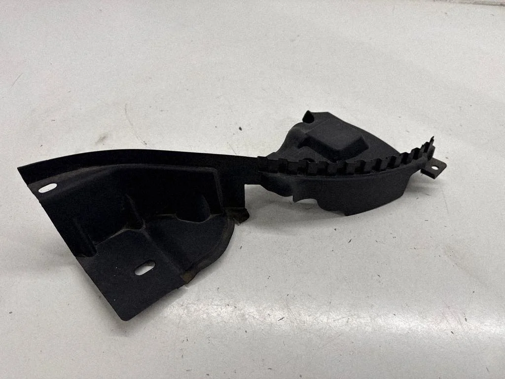 Wiper trim 7329401