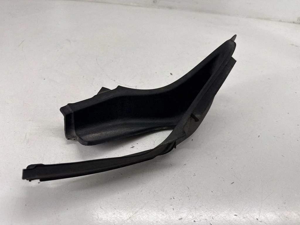 Wiper trim 106460200B
