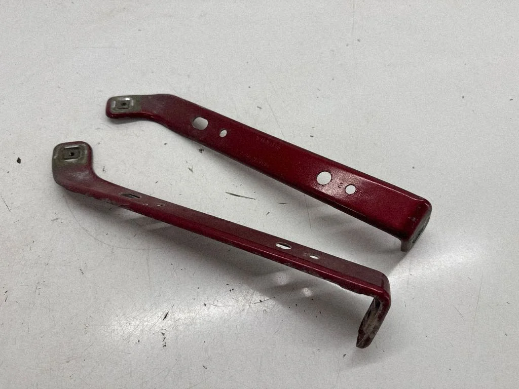 Fender mounting bracket FR3B16C199BC