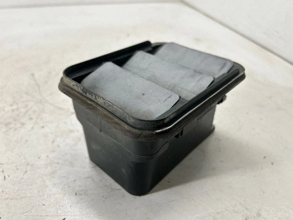 Quarter panel pressure vent 768043JA0A