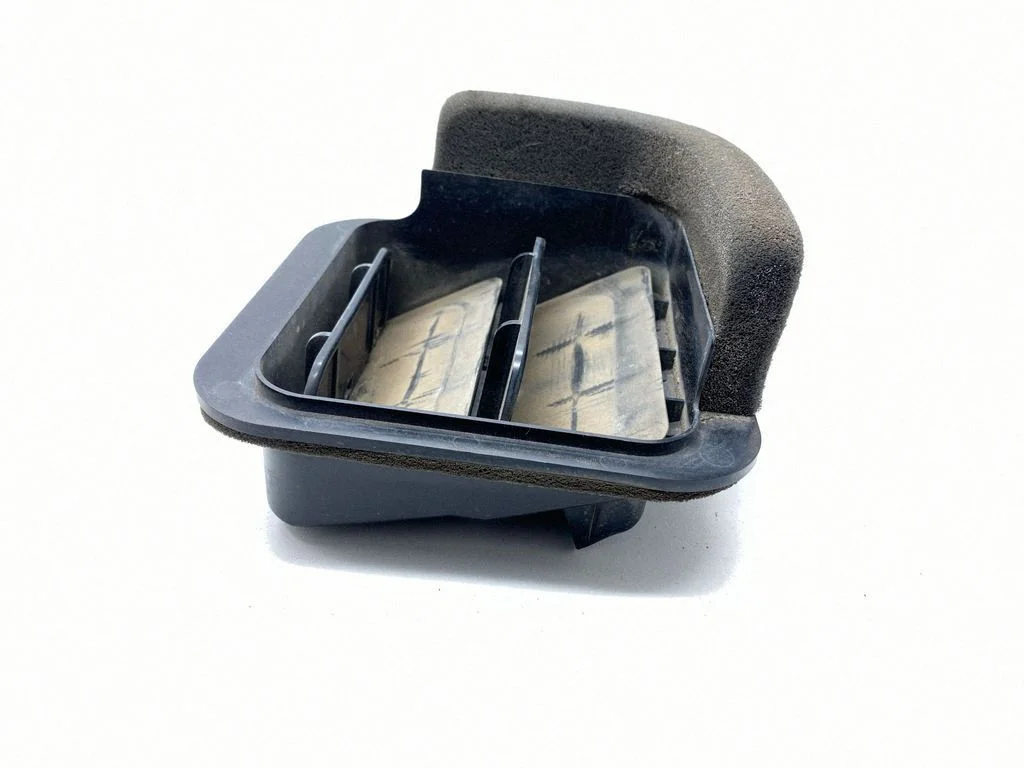 Quarter panel pressure vent 72651AE010