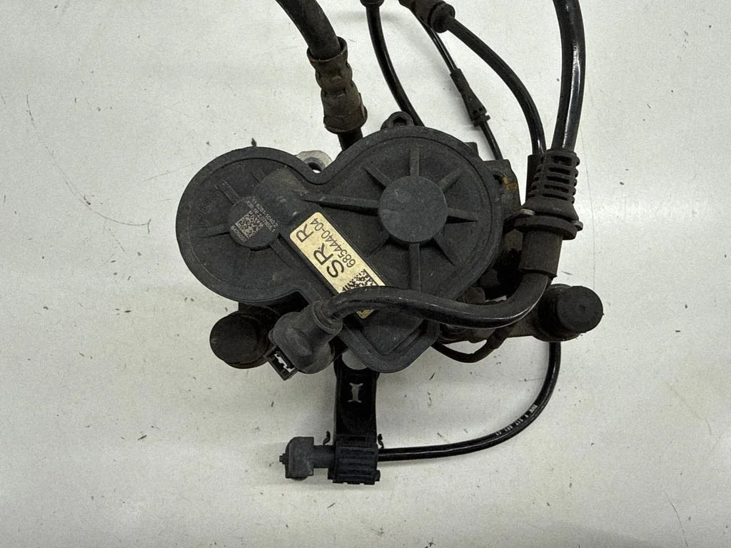 Rear brake caliper 6854440