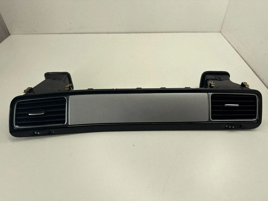 Tailgate/trunk/boot exterior handle 7P1857226A