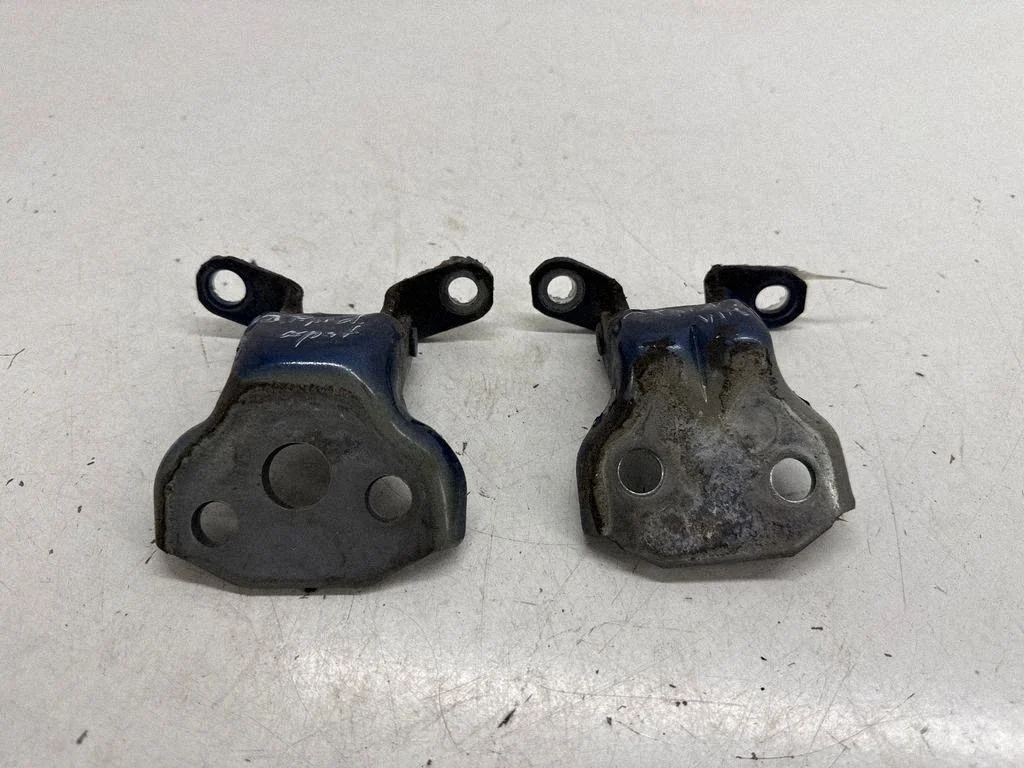 Esiukse hingede komplekt 60079AG00B
