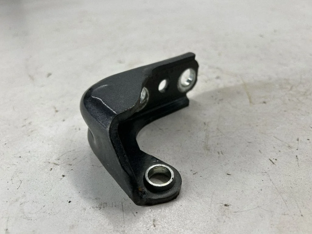 Esiukse ülemine hing FT4Z5822801B