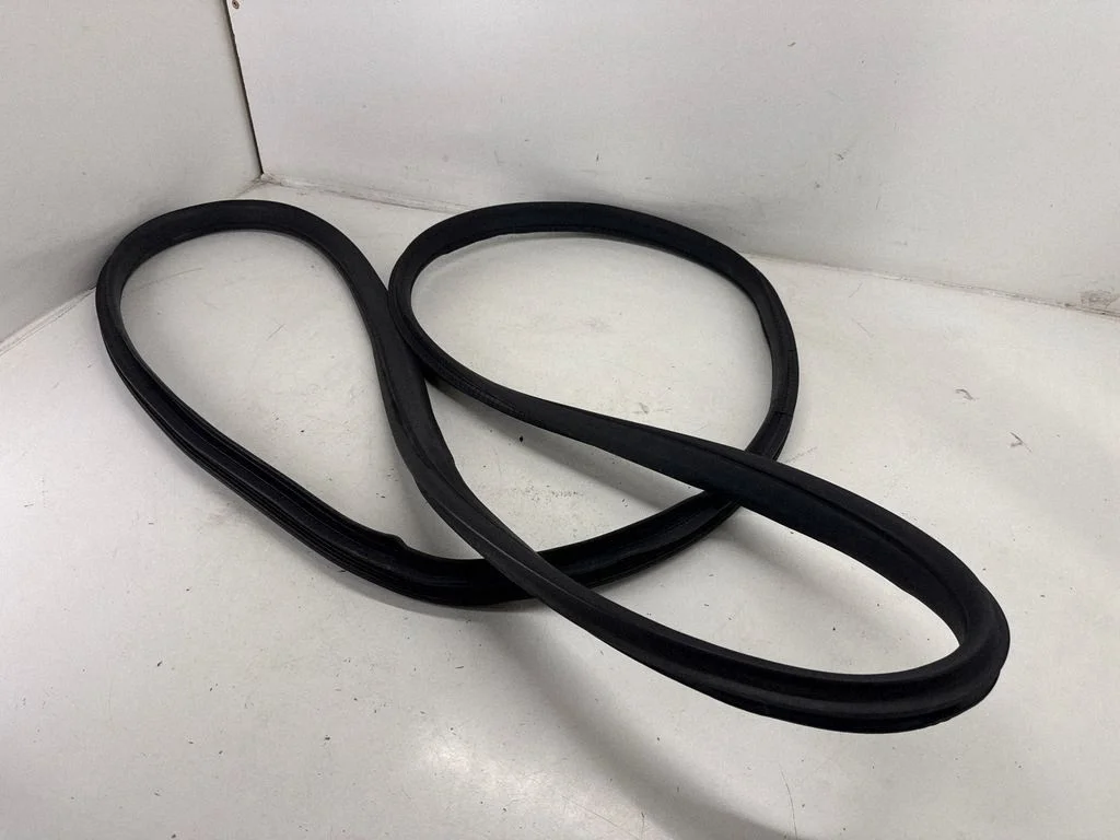 Front door rubber seal 145923500F