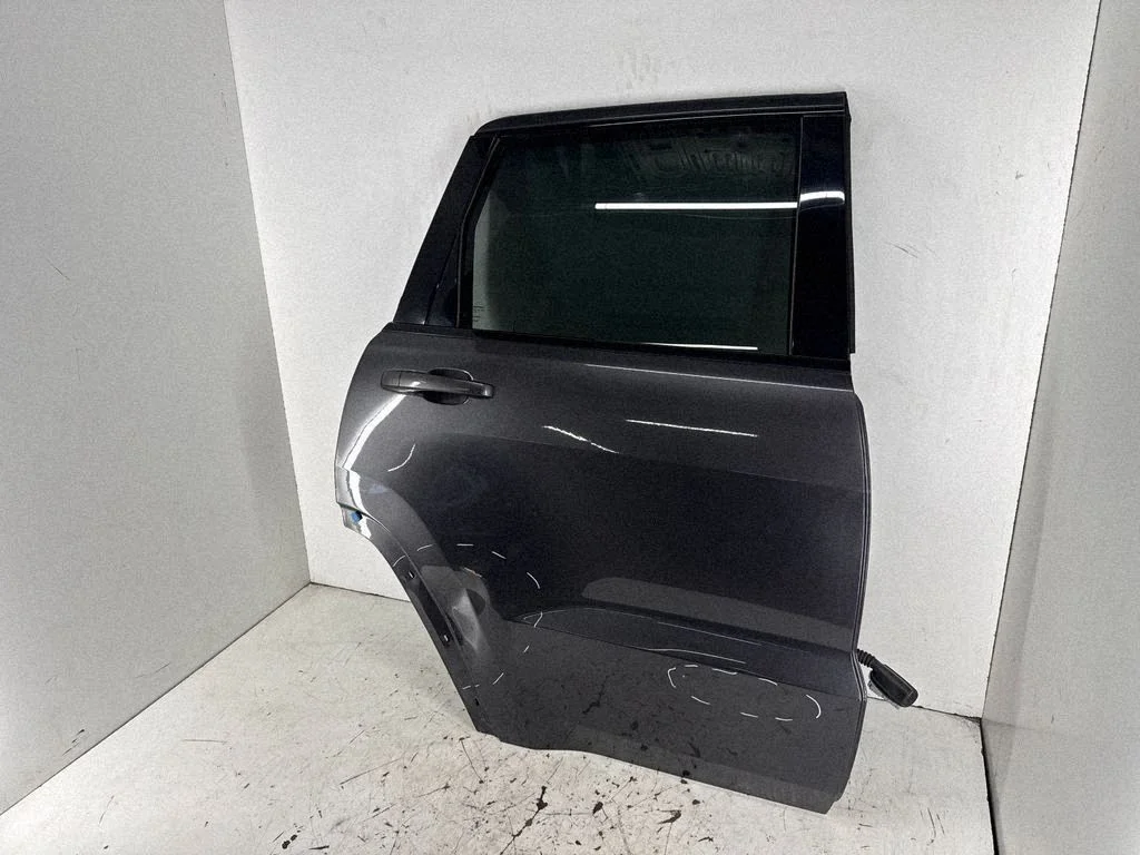 Rear door 68258506AE
