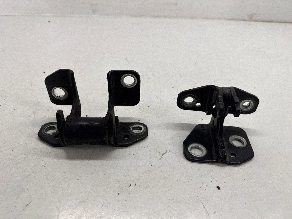 Rear door hinge set 55113660AC