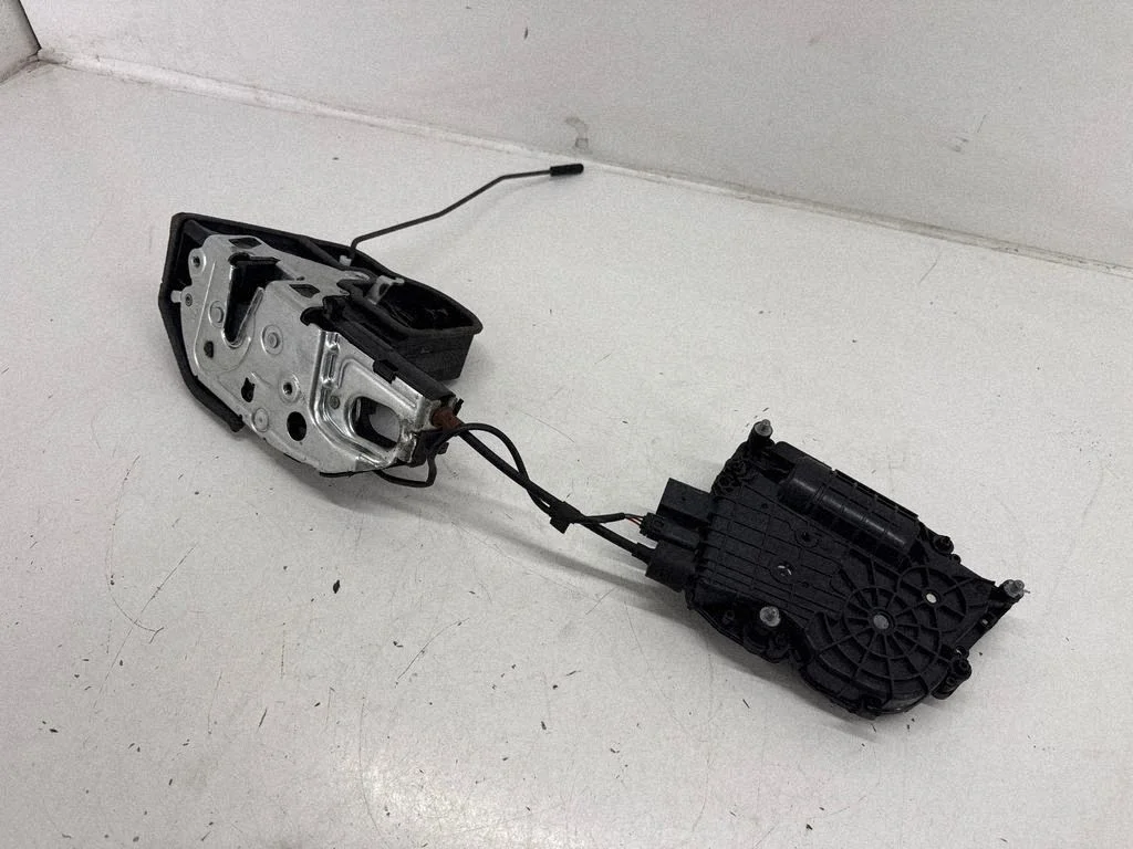 Rear door lock 7185687
