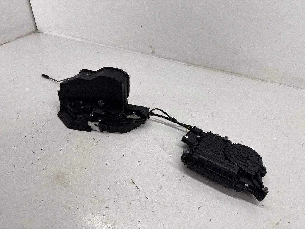 Rear door lock 7185688