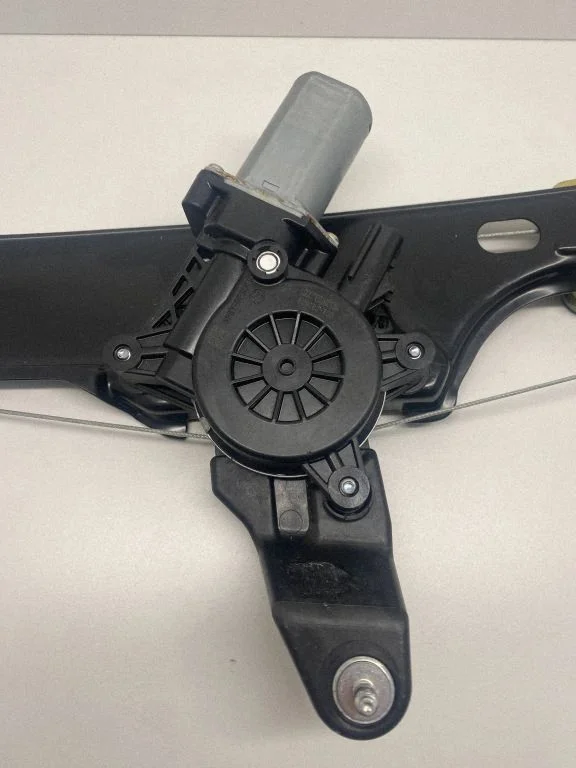 Rear door window regulator with motor 84973076
