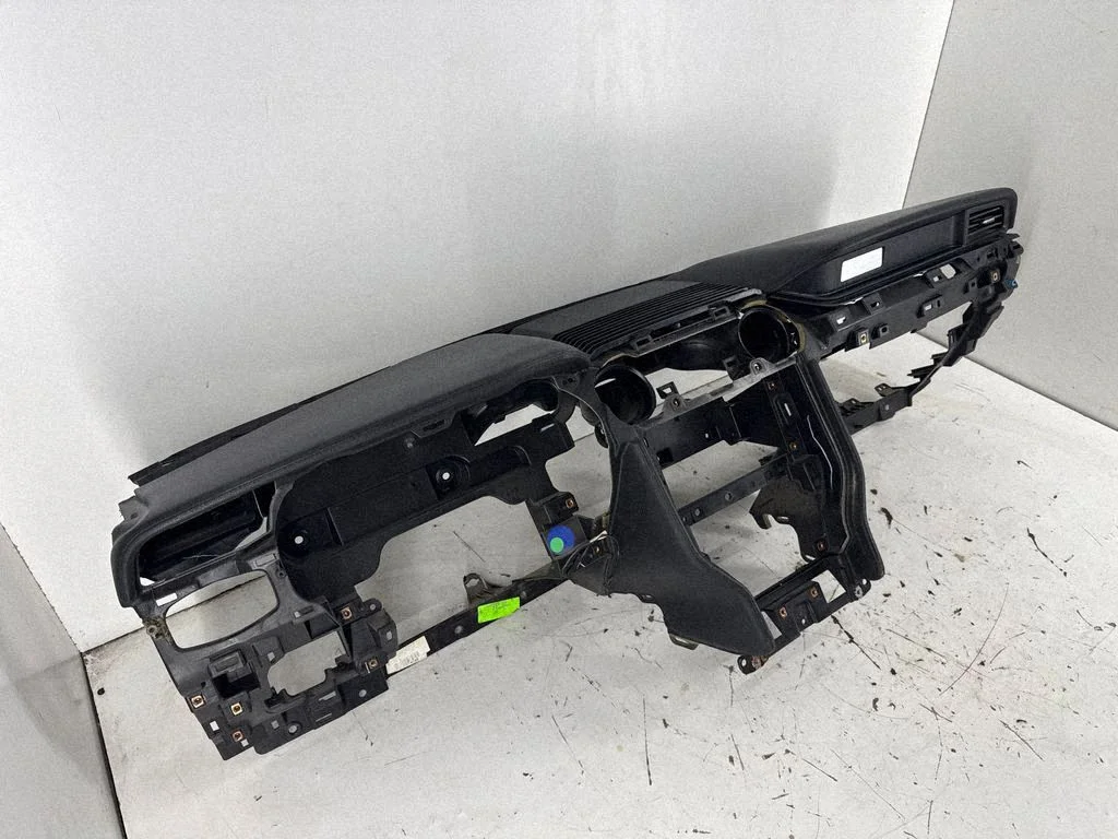 Dashboard FR3B6304318A