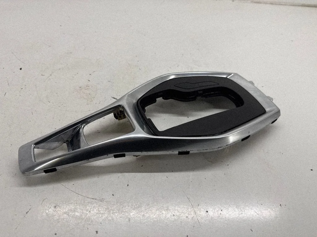 Pārnesumu pārslēga sviras apdare (plastmasas) 84373108