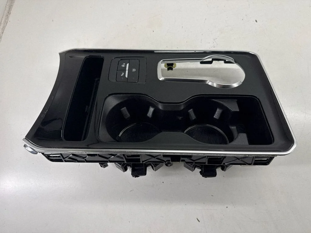Pārnesumu pārslēga sviras apdare (plastmasas) KT4BR044H83