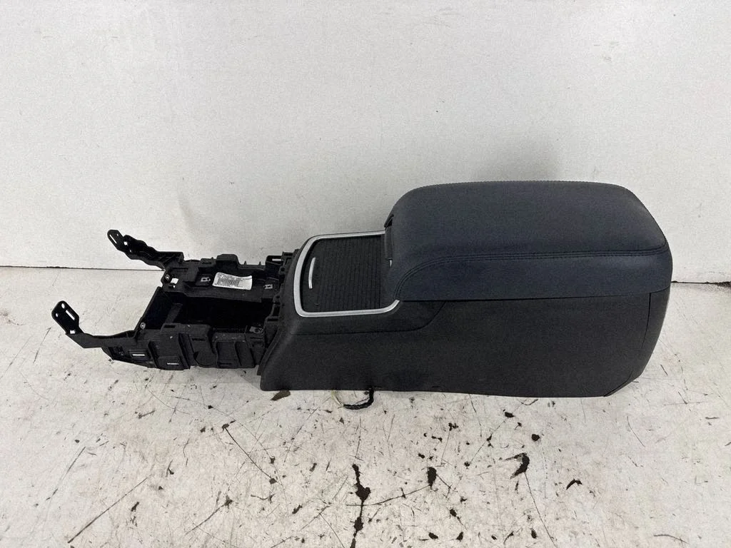 Center console 7MU21LXHAA