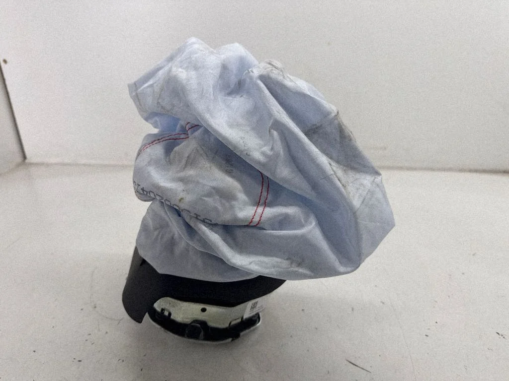 Steering wheel airbag P6BK151XLAF