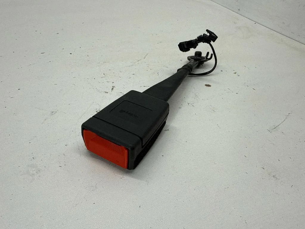 Front seatbelt buckle 84231153