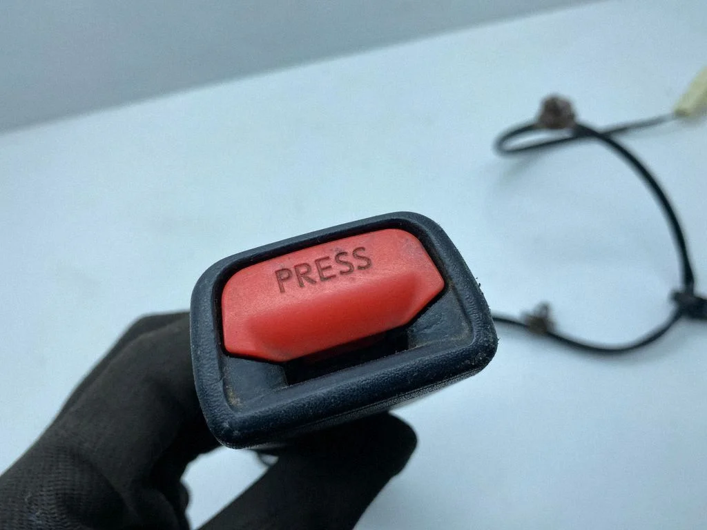 Front seatbelt buckle 18189